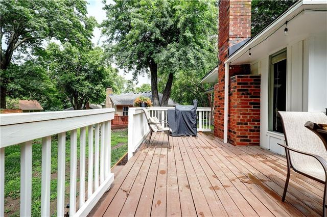 2420 SW Rome Court, Blue Springs, MO 64015