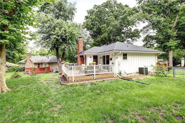 2420 SW Rome Court, Blue Springs, MO 64015