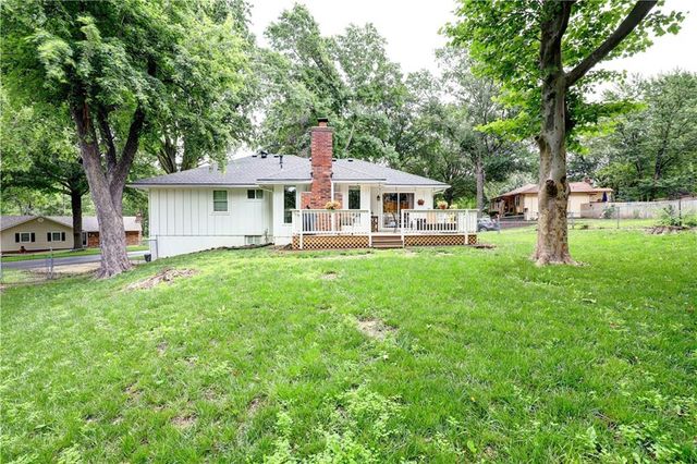 2420 SW Rome Court, Blue Springs, MO 64015