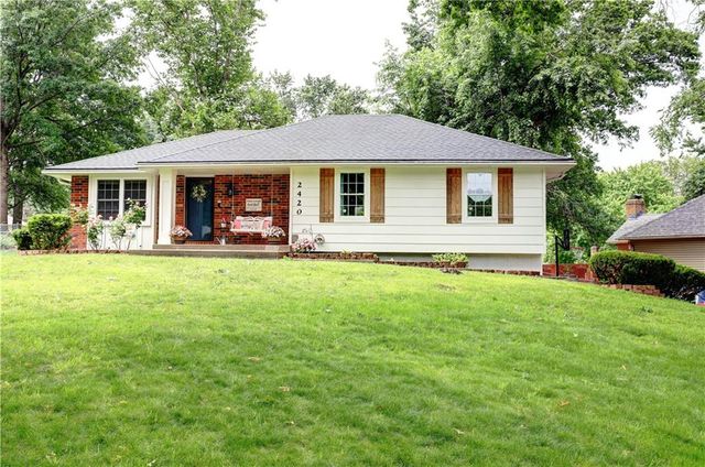 2420 SW Rome Court, Blue Springs, MO 64015