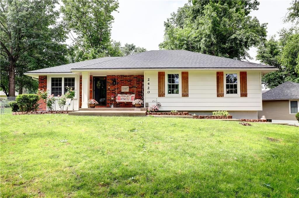 2420 SW Rome Court, Blue Springs, MO 64015
