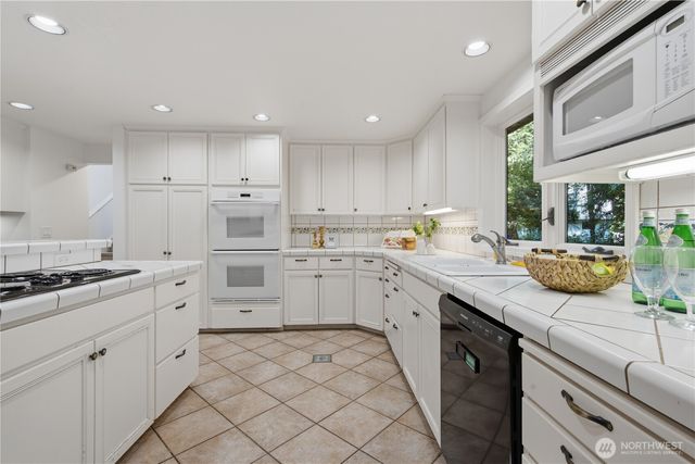 21926 SE 37th Street, Sammamish, WA 98075