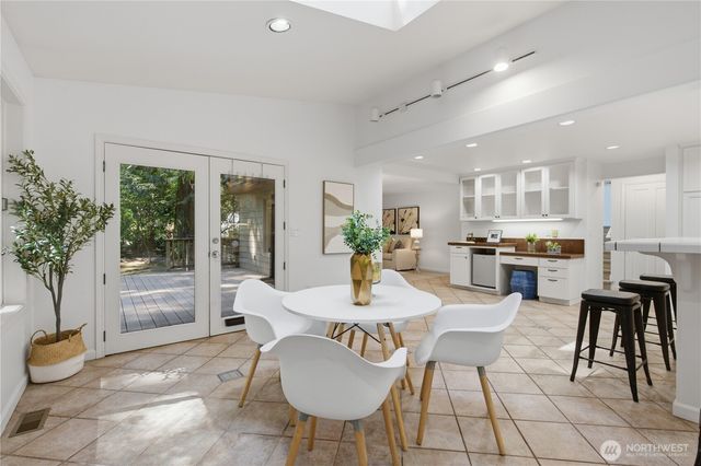 21926 SE 37th Street, Sammamish, WA 98075