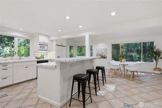 21926 SE 37th Street, Sammamish, WA 98075