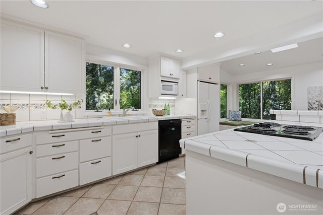 21926 SE 37th Street, Sammamish, WA 98075