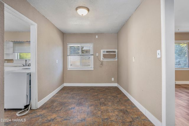 S 702 72ND Ave, Yakima, WA 98908