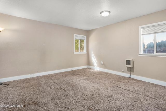 S 702 72ND Ave, Yakima, WA 98908