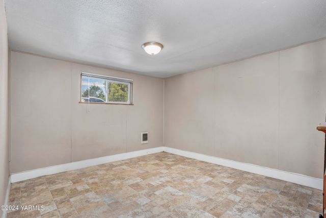 S 702 72ND Ave, Yakima, WA 98908