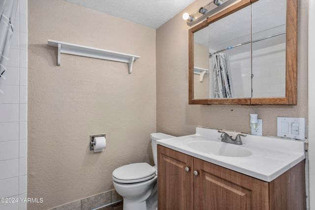 S 702 72ND Ave, Yakima, WA 98908