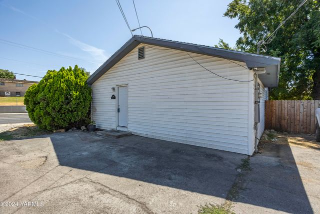 S 702 72ND Ave, Yakima, WA 98908