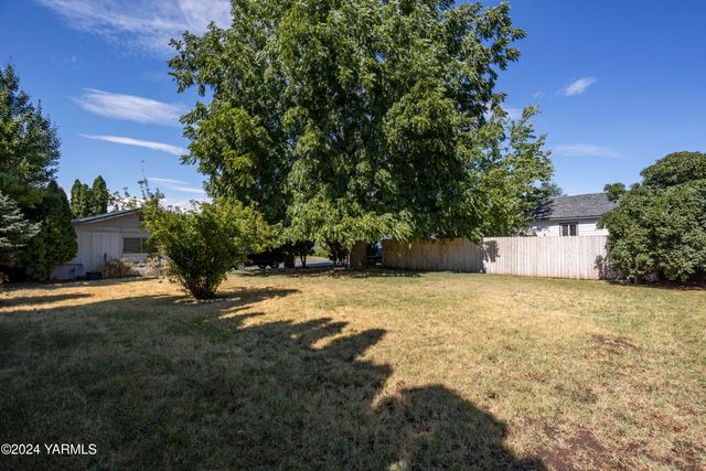 S 702 72ND Ave, Yakima, WA 98908