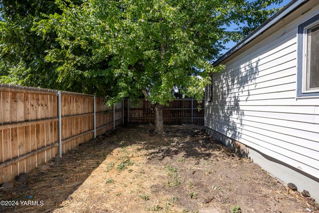 S 702 72ND Ave, Yakima, WA 98908