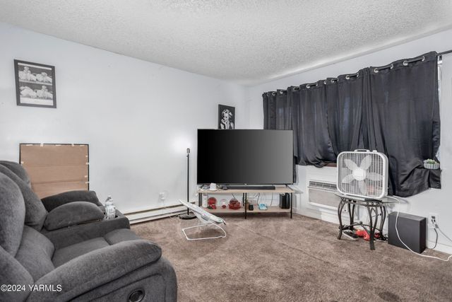 S 702 72ND Ave, Yakima, WA 98908