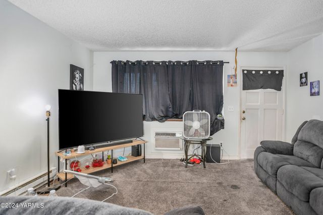 S 702 72ND Ave, Yakima, WA 98908
