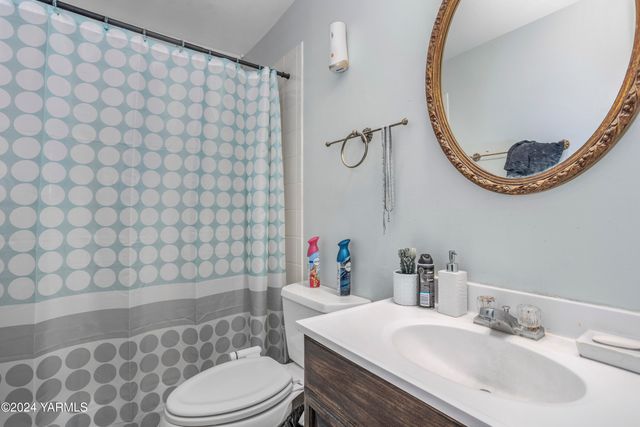 S 702 72ND Ave, Yakima, WA 98908