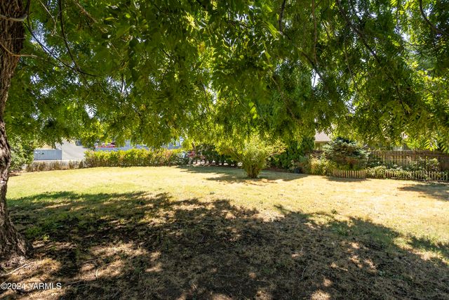 S 702 72ND Ave, Yakima, WA 98908
