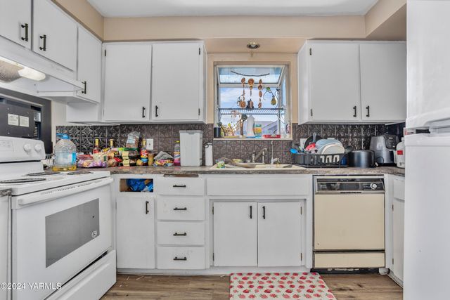 S 702 72ND Ave, Yakima, WA 98908