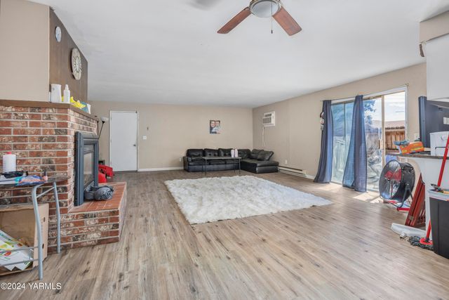 S 702 72ND Ave, Yakima, WA 98908
