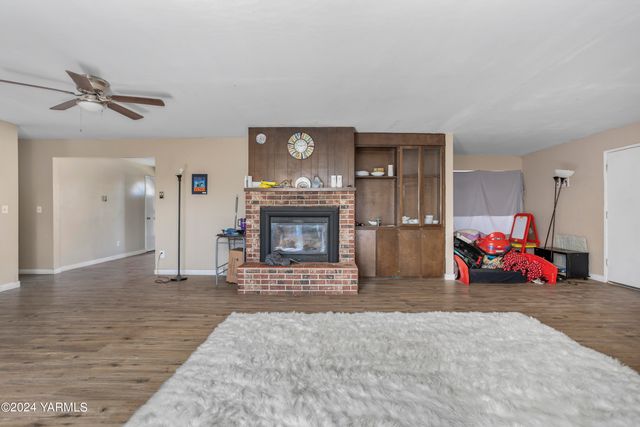 S 702 72ND Ave, Yakima, WA 98908