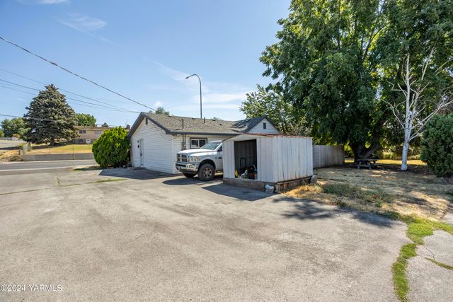 S 702 72ND Ave, Yakima, WA 98908