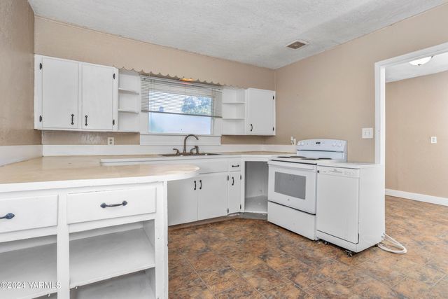 S 702 72ND Ave, Yakima, WA 98908