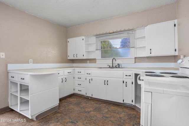 S 702 72ND Ave, Yakima, WA 98908