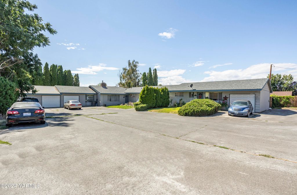 S 702 72ND Ave, Yakima, WA 98908