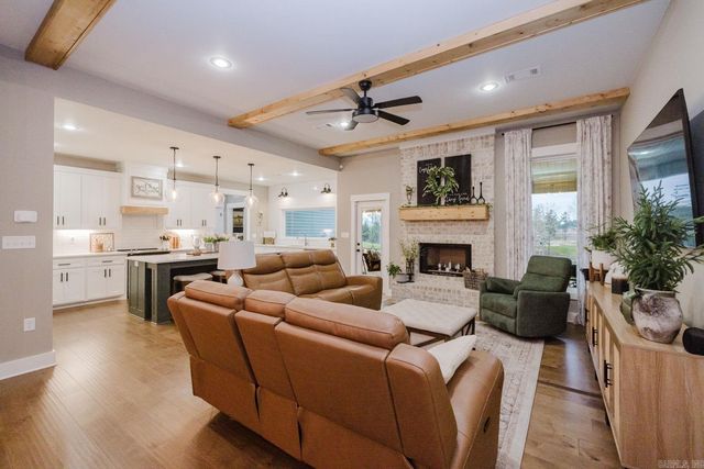 9250 Gunter Loop, Benton, AR 72019