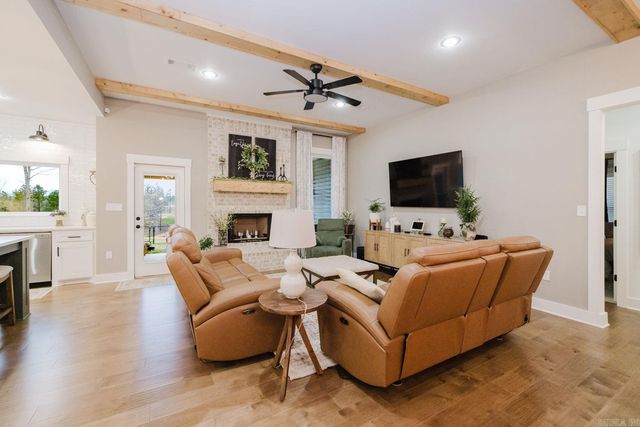 9250 Gunter Loop, Benton, AR 72019