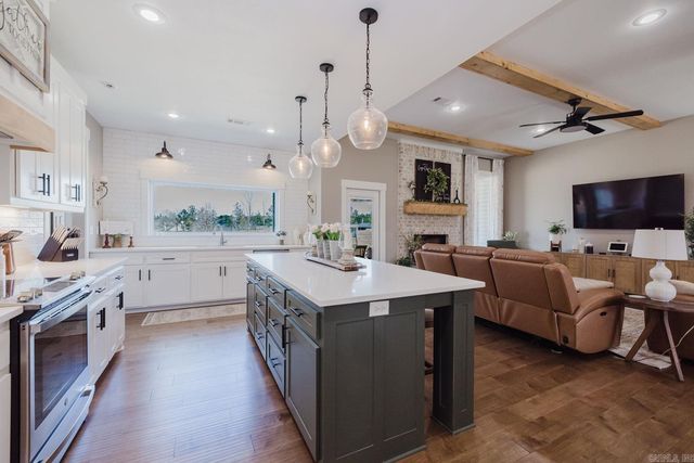 9250 Gunter Loop, Benton, AR 72019