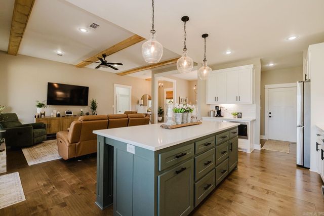 9250 Gunter Loop, Benton, AR 72019