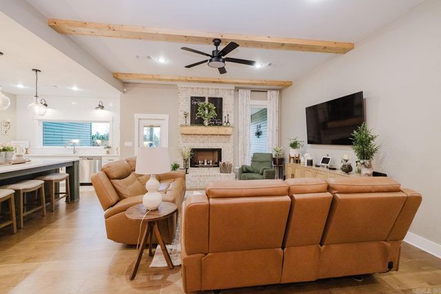 9250 Gunter Loop, Benton, AR 72019