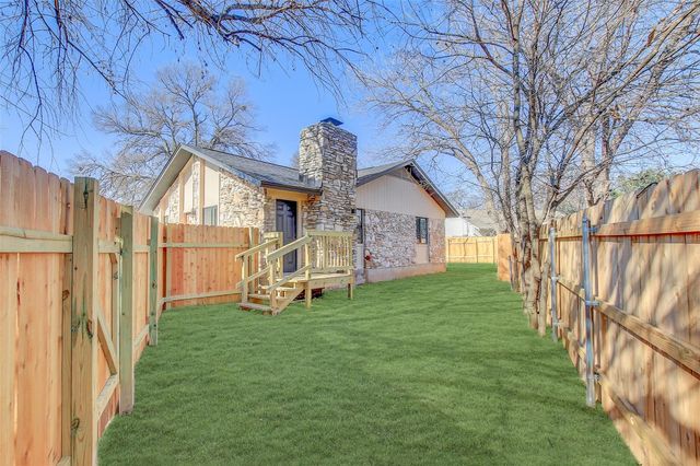 1402 Valleyridge CIR B, Austin, TX 78704