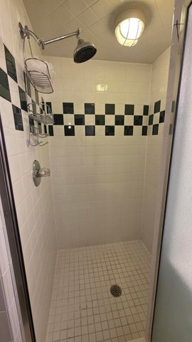 5256 Wright Way E, West Bloomfield, MI 48322