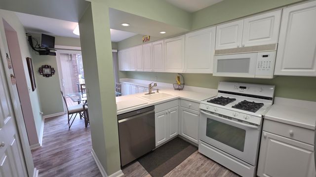 5256 Wright Way E, West Bloomfield, MI 48322