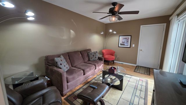 5256 Wright Way E, West Bloomfield, MI 48322