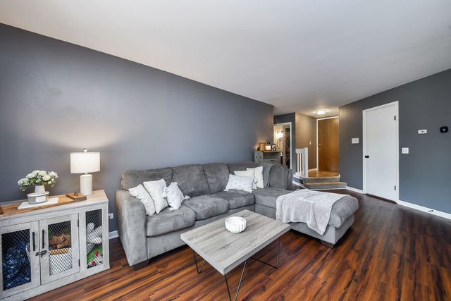 1348 Mc Dowell Road 204, Naperville, IL 60563