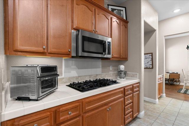564 Old Bluff Ct, Oakdale, CA 95361