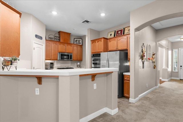 564 Old Bluff Ct, Oakdale, CA 95361