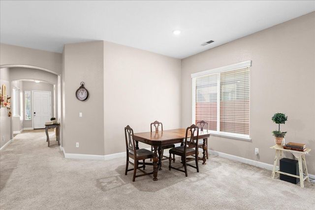 564 Old Bluff Ct, Oakdale, CA 95361