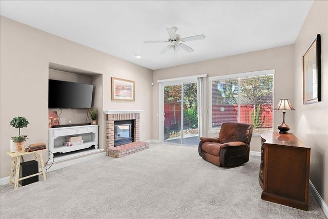 564 Old Bluff Ct, Oakdale, CA 95361