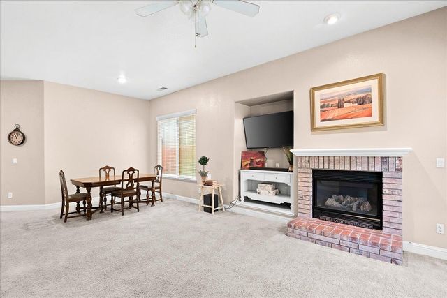 564 Old Bluff Ct, Oakdale, CA 95361