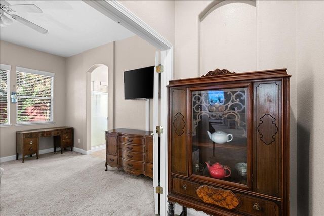 564 Old Bluff Ct, Oakdale, CA 95361