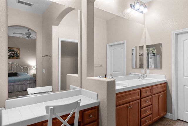 564 Old Bluff Ct, Oakdale, CA 95361