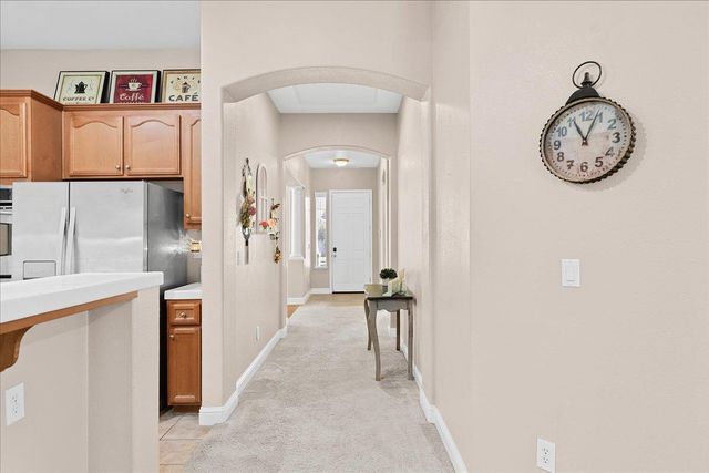 564 Old Bluff Ct, Oakdale, CA 95361