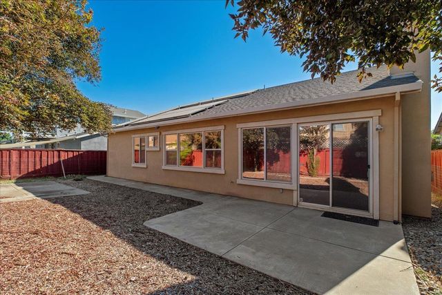 564 Old Bluff Ct, Oakdale, CA 95361