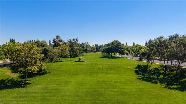 564 Old Bluff Ct, Oakdale, CA 95361