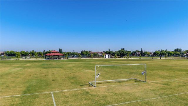 564 Old Bluff Ct, Oakdale, CA 95361