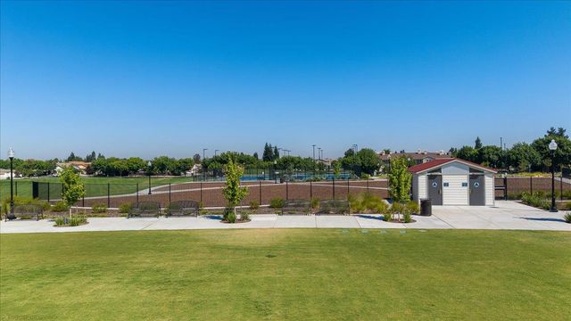 564 Old Bluff Ct, Oakdale, CA 95361