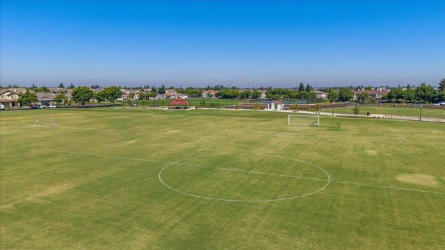 564 Old Bluff Ct, Oakdale, CA 95361